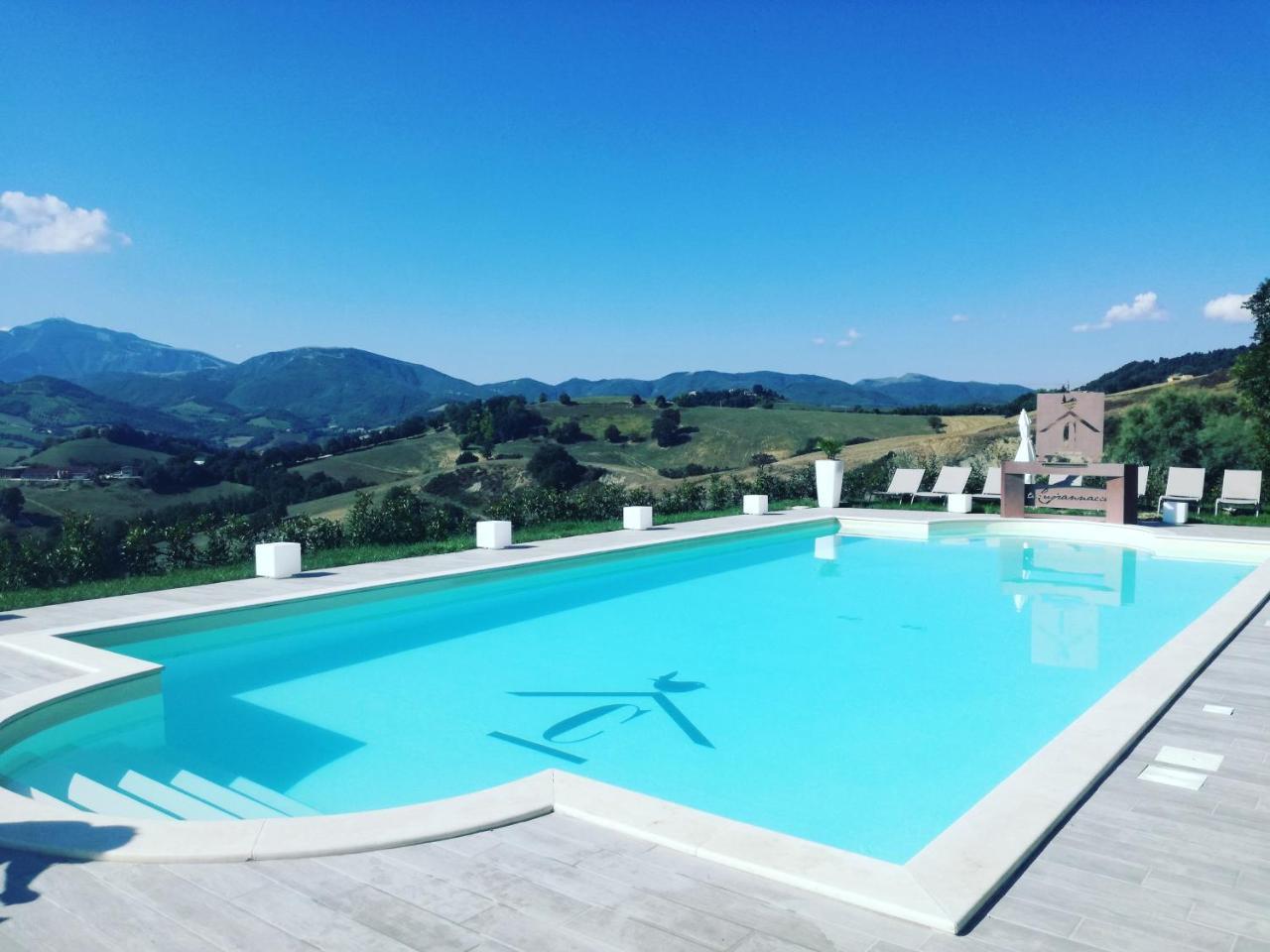 Agriturismo Le Capannacce Urbania Luaran gambar