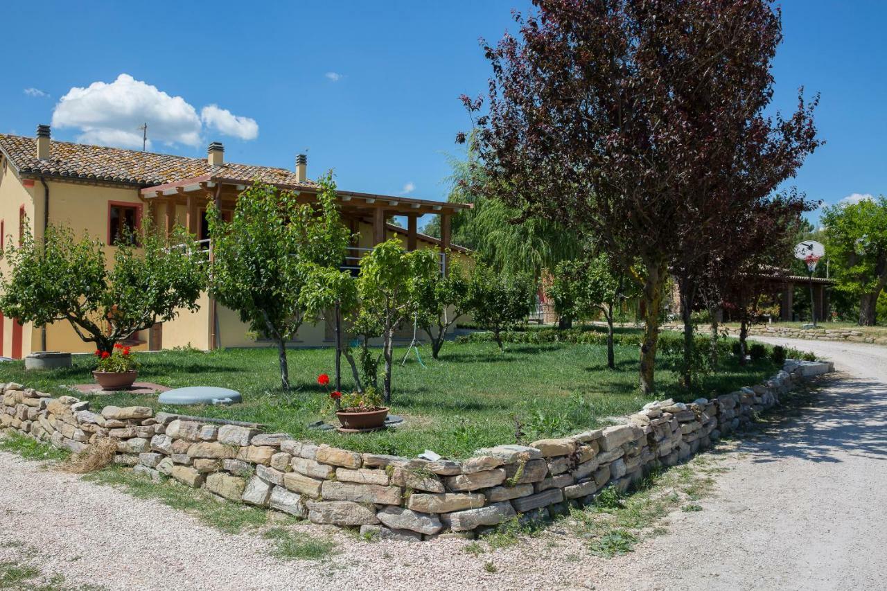 Agriturismo Le Capannacce Urbania Luaran gambar
